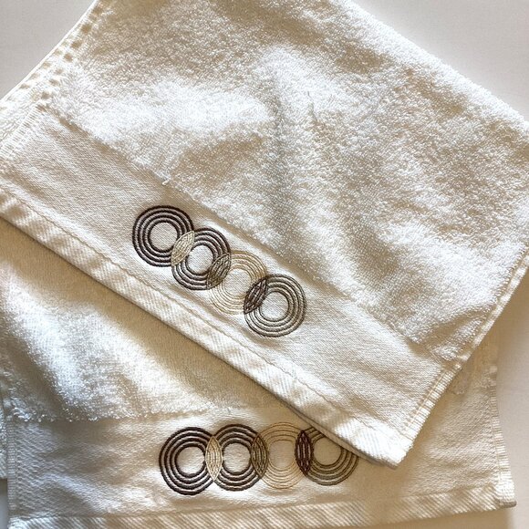 1 White Bath Towel 3 Hand Towels 1 Face Cloth White & Cream Guest Towels Linens - Picture 5 of 8